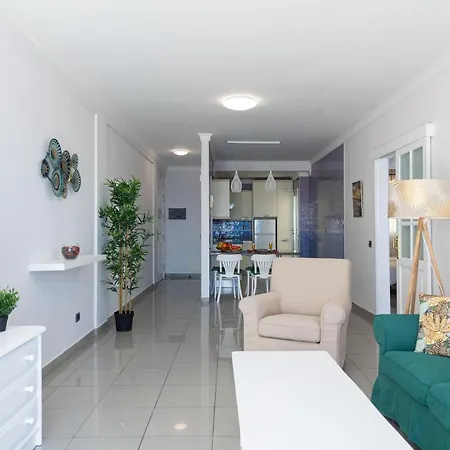 Beachfront In Puerto Mogan Апартаменты *